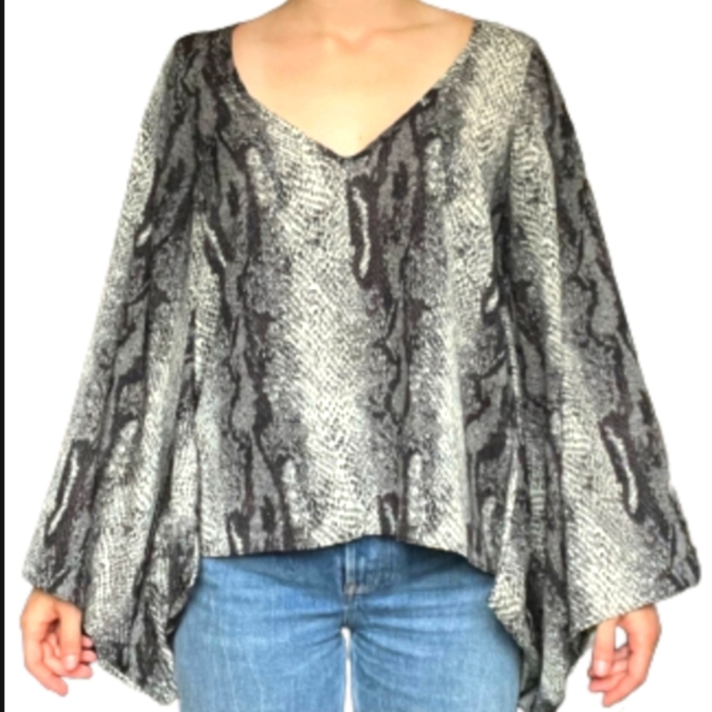 SHOW ME YOUR MUMU Snake Print V-Neck Top size Small